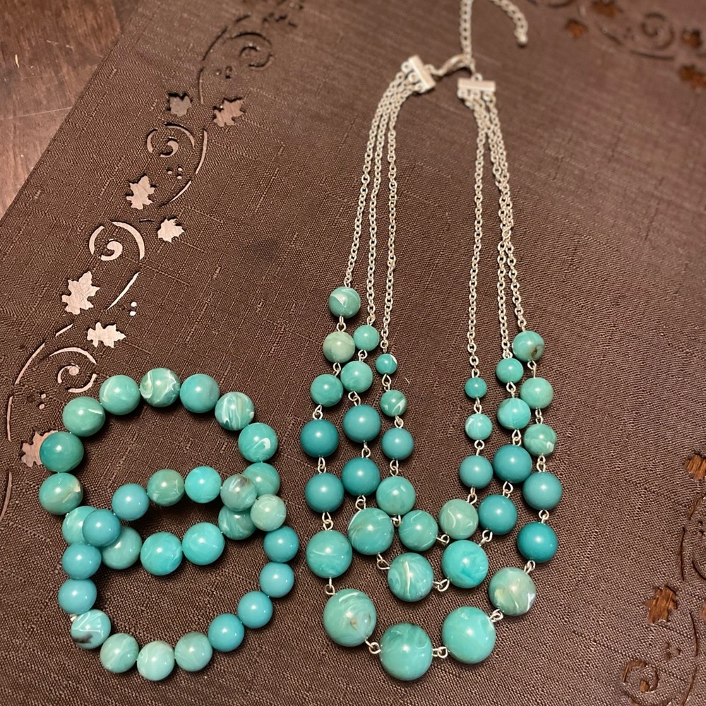 Aqua turquoise beaded necklace and bracelets.